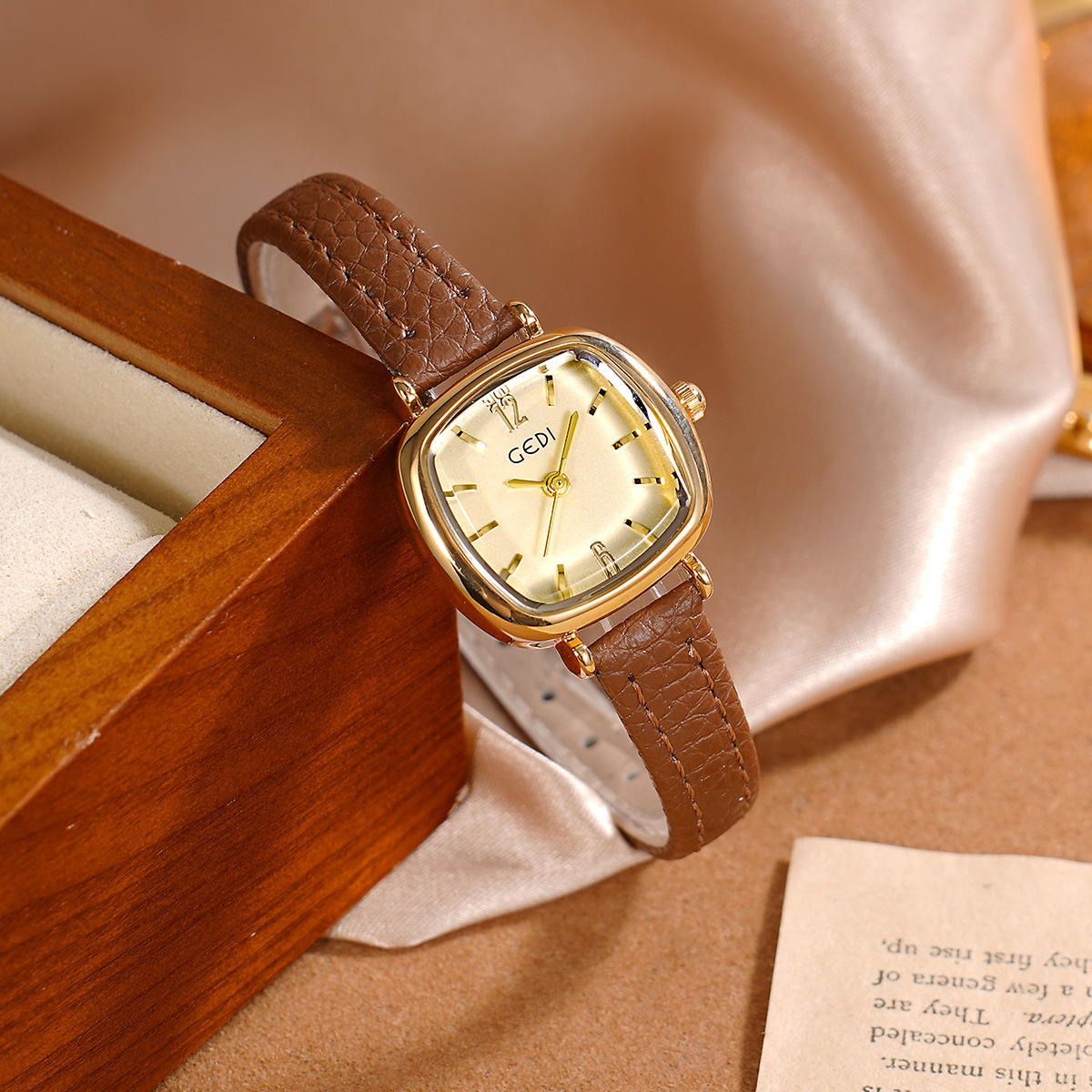 UTHAI 61018 CQ490 Simplicidade - Luxury Watch Value avaliação e preço