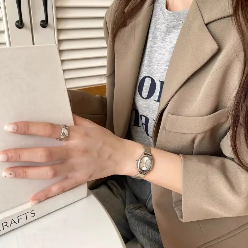 Pequeno mostrador oval relógio - Luxury Watch Safe avaliação e preço